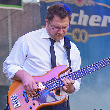 Michael Schmidt - Bassist - Live mit The Horny Blues Band